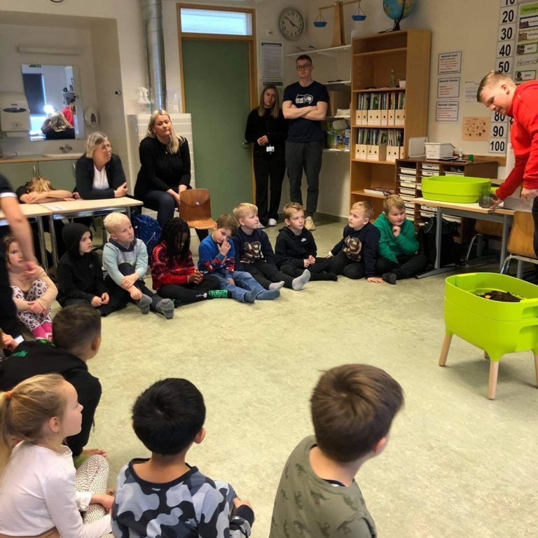 894e13e8-c42a-4dbb-9d9a-43af43b0c7ee