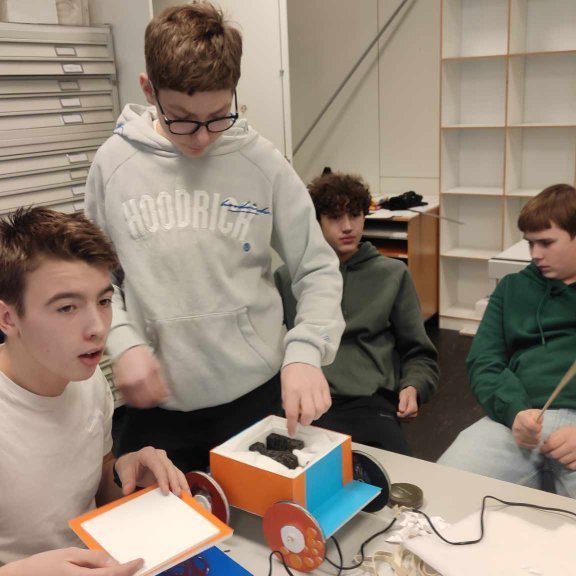 384573545_654760300173750_7094182407269417121_n