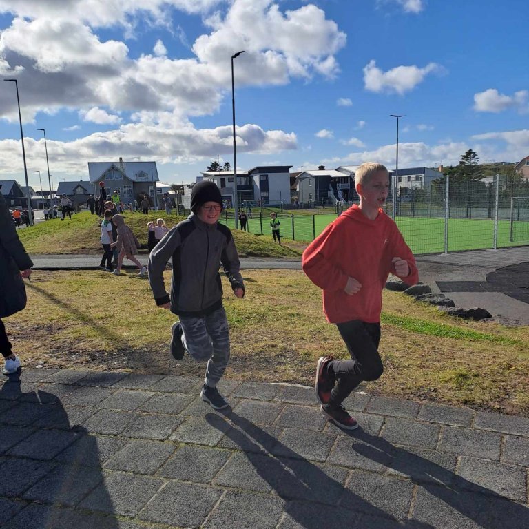 458658026_884412303250330_4532206867952698594_n