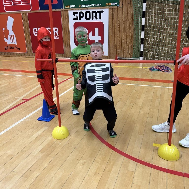 428106939_920415136196361_6743056244047261185_n