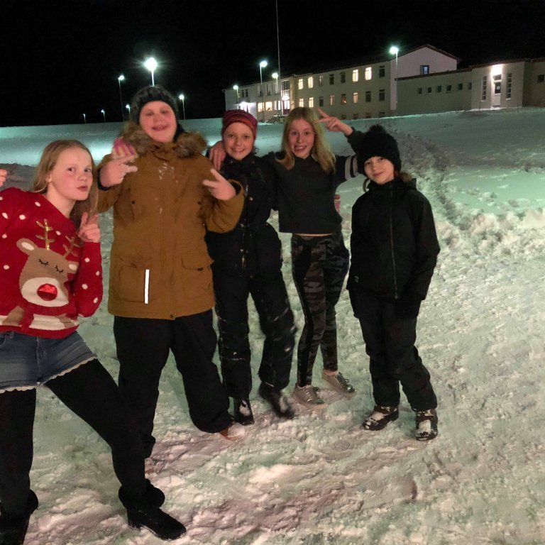 47352497_2196965493887693_199753268170063872_n