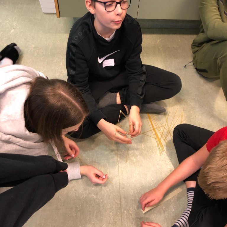 254111708_1573342173000152_1143310273625637626_n