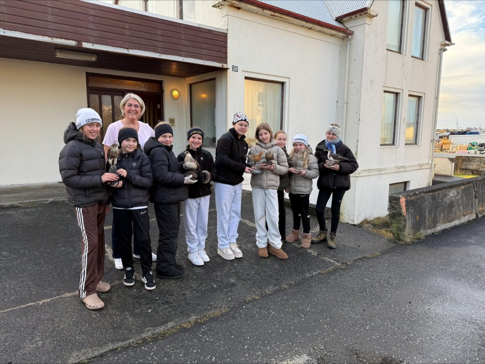 Þorbjörg Garðarsdóttir ásamt níu nemendum í 6. bekk