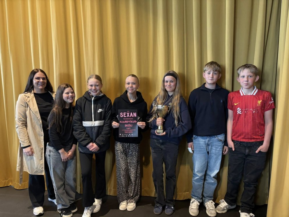 Karen Ösp kennari, Sóldís, Elísa, Viktoría, Helena, Arnór og Andrés, á myndina vantar Karen Gígju.