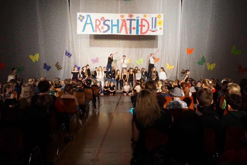 Frá árshátíð í Njarðvíkurskóla