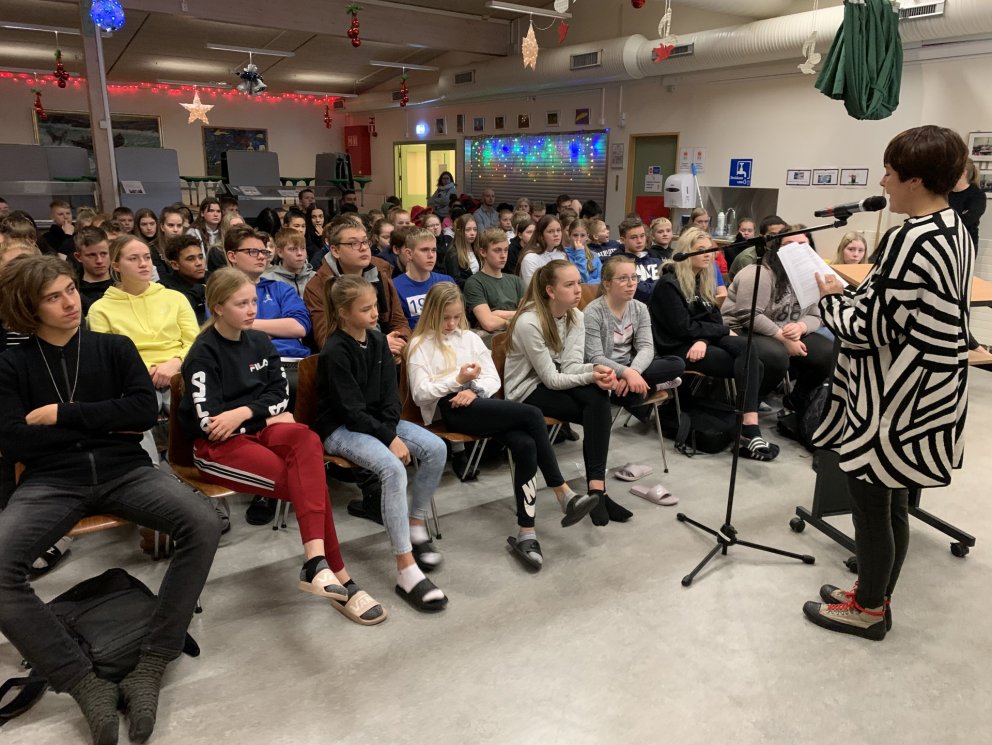 Sigga Dögg las fyrir nemendur