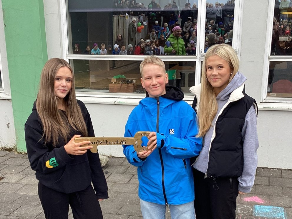 Íris Björk formaður nemendaráðs 2022-2023, Frosti Kjartan og Ragna Talía