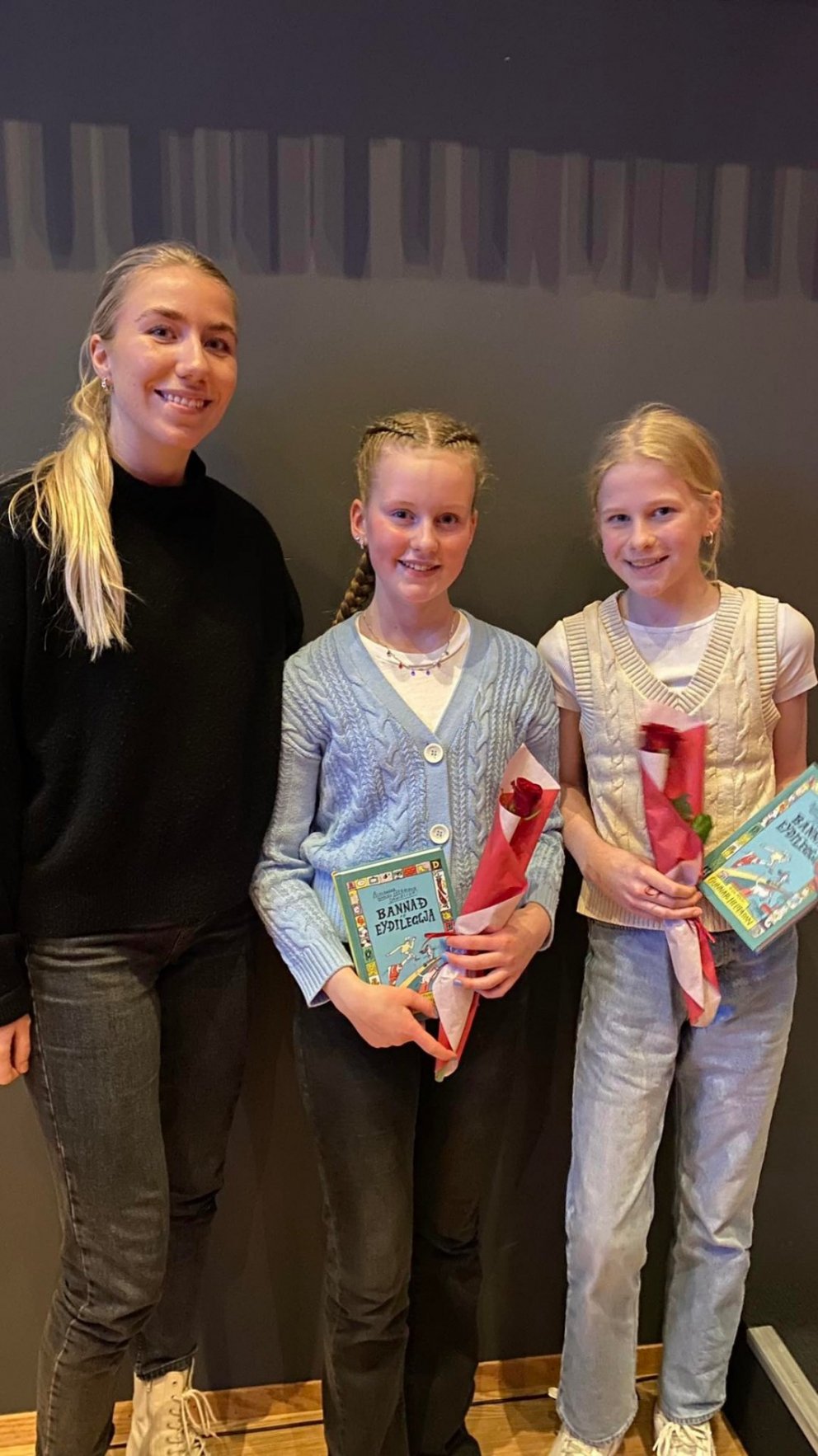 Kristjana Ása og Þorgerður Tinna með Júlíu Scheving umsjónarkennara