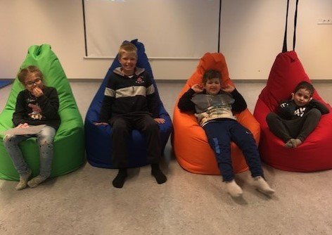 Nemendur ánægðir með gjöfina.