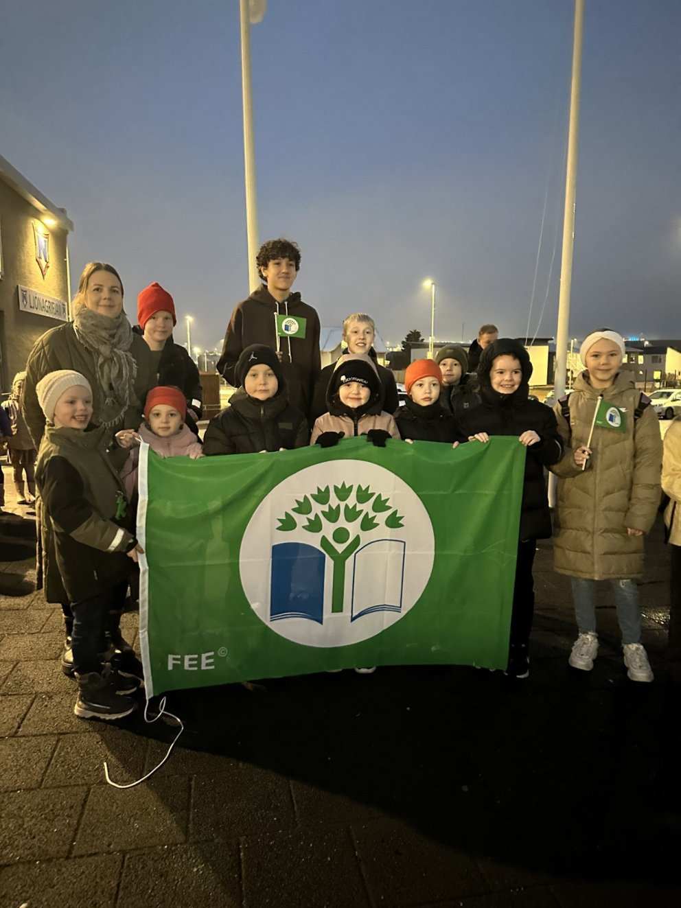 Grænfáninn afhentur Njarðvíkurskóla í sjöunda sinn