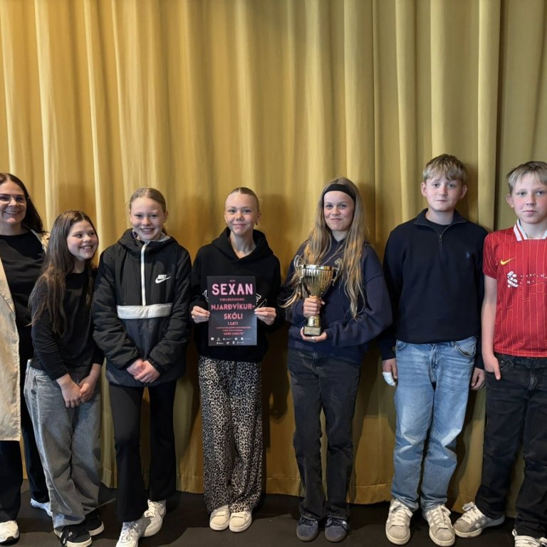 Karen Ösp kennari, Sóldís, Elísa, Viktoría, Helena, Arnór og Andrés, á myndina vantar Karen Gígju.