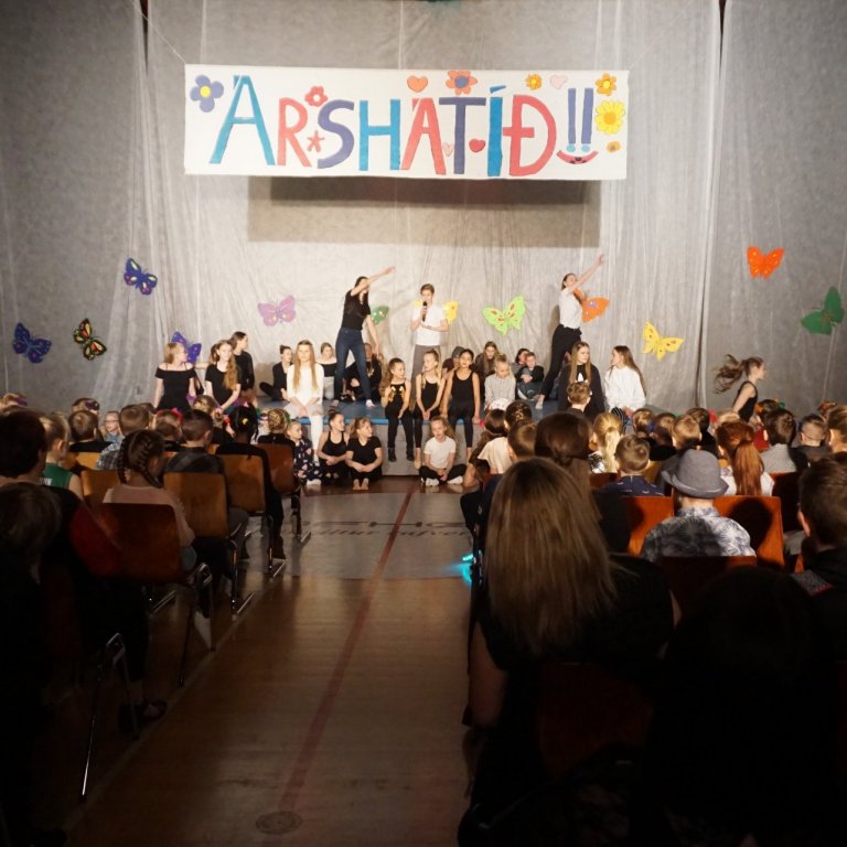 Frá árshátíð í Njarðvíkurskóla