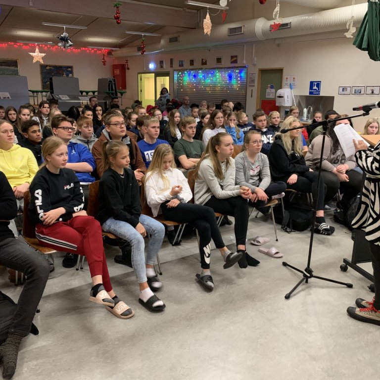 Sigga Dögg las fyrir nemendur