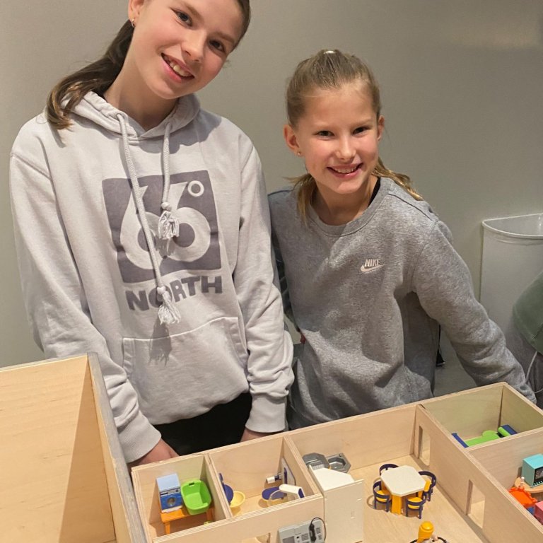 Karen Ósk og Hafdís Inga nemendur í 7. bekk