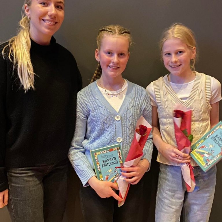 Kristjana Ása og Þorgerður Tinna með Júlíu Scheving umsjónarkennara