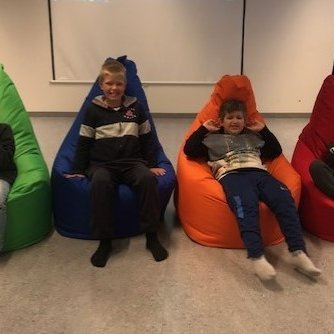 Nemendur ánægðir með gjöfina.